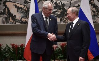 Putin podle prezidenta Zemana patří před válečný soud i před soud v Rusku
