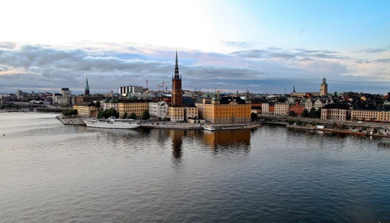 Švédsku se covidová strategie vyplatila. Lockdown ostatním zemím nepomohl 1 stockholm svedsko