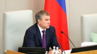 „Washington koordinuje vojenské operace na Ukrajině,“ obviňuje USA Vjačeslav Volodin, šéf dolní komory ruského parlamentu