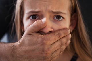 Policie chce lépe chránit děti před pedofily. Pro práci s nimi požaduje přísnější podmínky a změnu zákona