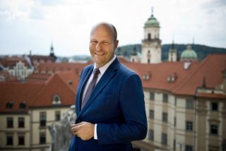 Exnáměstek Hlubuček je ve vazbě. Celá kauza připomíná devadesátá léta