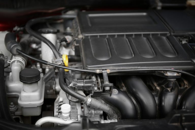 Evropská unie nechce ustoupit od svých omezujících plánů. Parlament schválil zákaz spalovacích motorů od roku 2035 1 spalovaci motor