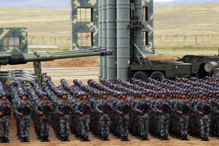 Čína do Ruska posílá vojáky a tanky. „Nehodláme jen sedět a pasivně pozorovat," řekl čínský diplomat 1 cinska armada