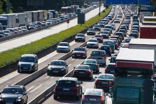 Vysoké ceny pohonných hmot učí Čechy chytřeji a úsporněji řídit. Automobiloví experti rozšiřují arzenál rad, jak co nejvíce snížit spotřebu