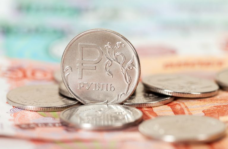 Putin se snaží vyvolat dojem, že protiruské sankce nefungují. Opak je ale pravdou 1 rubly