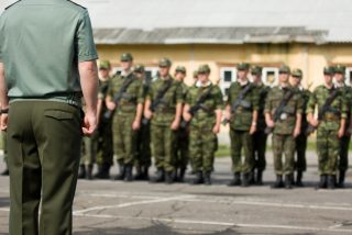 Ruská armáda je v koncích. Místa, kde verbují vojáky, zaráží i zkušené armádní činitele
