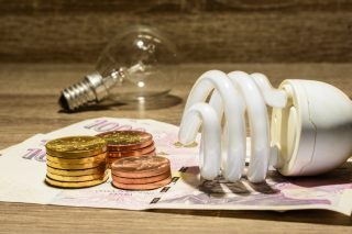 Češi se dopouští hned několika chyb, kvůli kterým přichází o desítky tisíc korun ročně na energiích