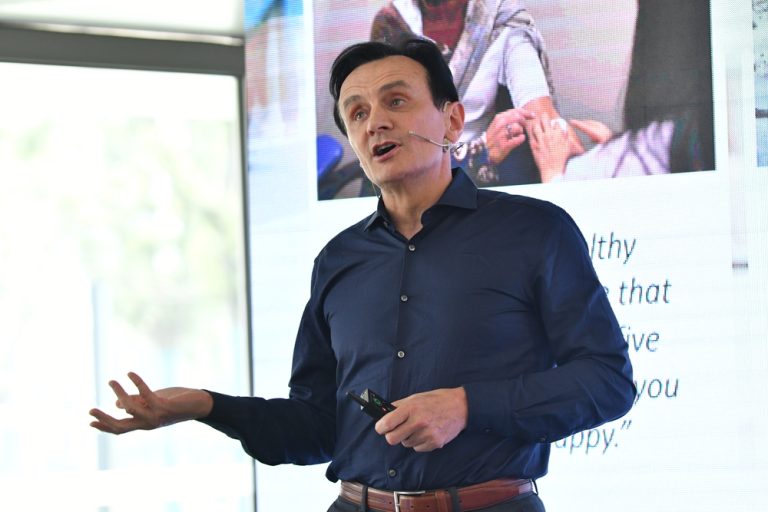 Mladým lidem stačí jen první očkování, říká šéf společnosti AstraZeneca 1 pascal soriot
