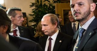 Ruský prezident přežil pokus o atentát. Ve svém okolí má zřejmě zrádce