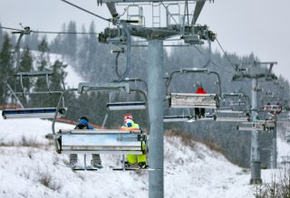 Skiareály čeká těžké volba, možná letos ani neotevřou. A když ano, stát může okamžitě zastavit jejich provoz