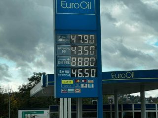 Litr nafty skoro za 100 korun. Lidem už s cenami pohonných hmot dochází nervy a uchylují se k drastickému řešení