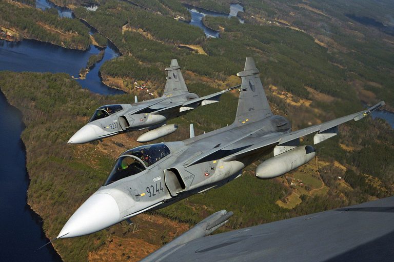Česku hrozí přímé nebezpečí ze strany Ruska. Ministryně obrany už začala jednat 1 ceske stihacky gripen