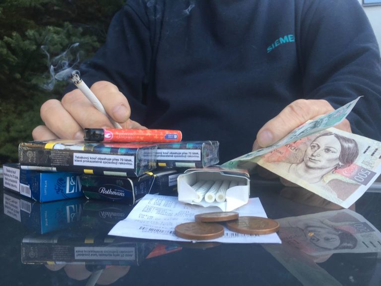 Skokové zdražení cigaret v Česku. Kuřáci se nově nedoplatí, ceny budou astronomické 1 cigarety penize