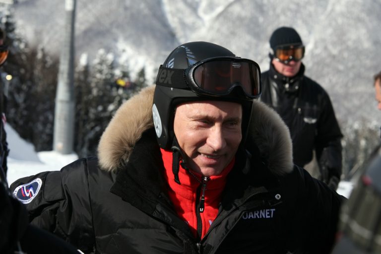 Co dělá Putin ve volném čase? Když zrovna nevyhrožuje třetí světovou válkou, žije vlastně docela normální život 1 putin na horach