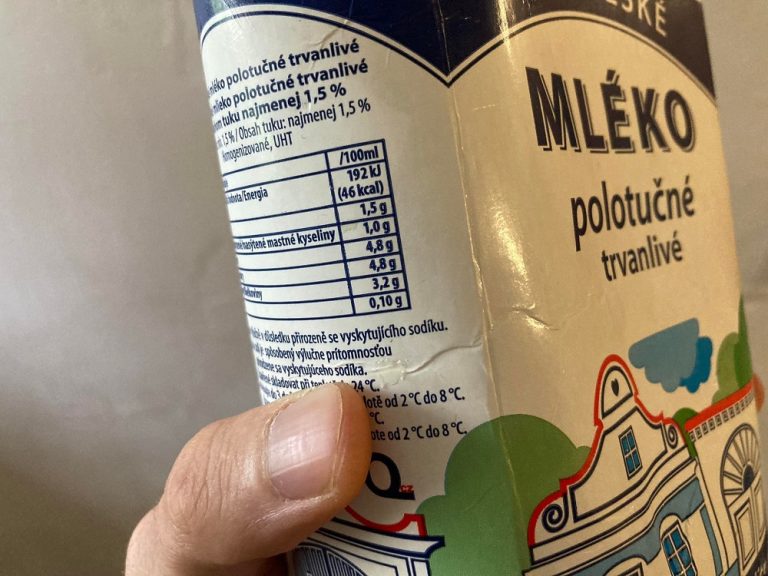 Kvalita mléka v Česku je katastrofální. Pokud lidé nakoupí některá konkrétní, hrozí jim velké zdravotní problémy 1 slozeni mleko