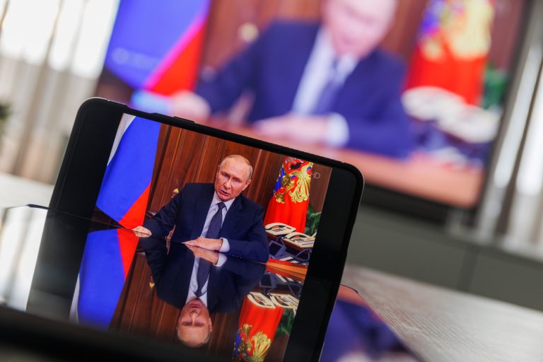 EU už má Putina plné zuby. Začala proti němu používat jeho vlastní taktiku 1 vladimir putin televize