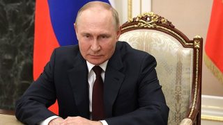 Putin začal využívat špinavou taktiku k tomu, aby zatáhl Západ do vyjednávání. Za cíl si dal hroznou věc