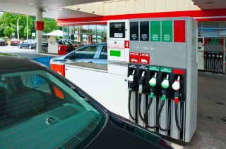 U těchto 50 benzínek nikdy netankujte: Nakoupíte u nich naftu nebo benzín a auto je rázem na odpis