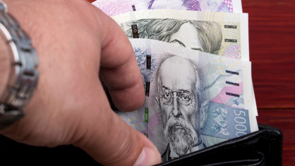 Kdo má doma tuto pětitisícovou bankovku, nemusí celý rok pracovat. Její cena je více než 1,5 milionu Kč