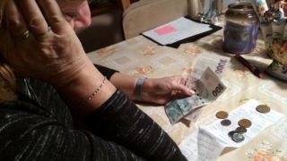 Čechům teď ve velkém mizí peníze z bankovních účtů, aniž by za něco zaplatili. Kdo si to včas neohlídá, skončí na nule