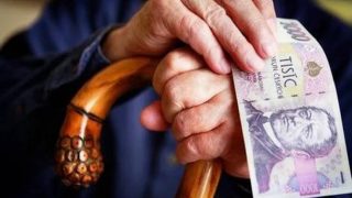 Stát se rozhodl, že Čechům nevyplatí důchody: Dostanou je prostě jindy. Zjistěte, kdy přijde ten váš