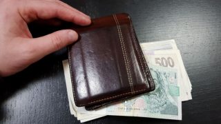 Platy těchto lidí se změní k nepoznání: Stát jim přidá peníze