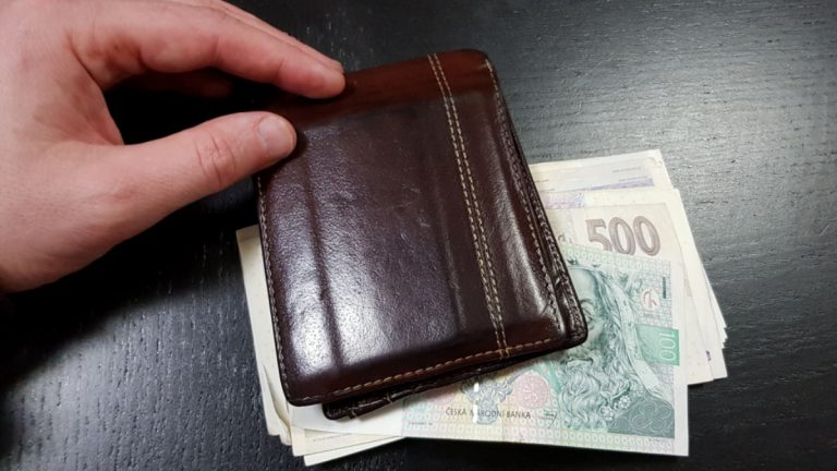 Platy těchto lidí se změní k nepoznání: Stát jim přidá peníze 1 penezenka ceske penize