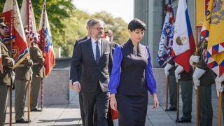 Čechy čekají vskutku krušné časy: Kdo vyhraje příští volby do Sněmovny?