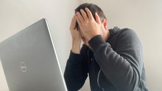Muž z Ústeckého kraje kliknul na reklamu na internetu. Za chvíli přišel o 1 380 000 Kč. Policie varuje, hrozí to i dalším lidem