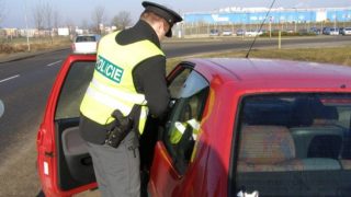 Na silnicích bude bezpečněji: Policie nově zkontroluje auta i za jízdy