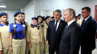 Taktiky nacistického Německa: Už došlo i na děti. Putin má s ruskou mládeží odporné plány