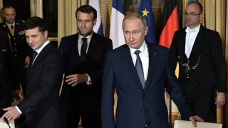 Putin „chce ukončit válku“ a zasednout k mírovému stolu. 70 % ukrajinských občanů si ale přeje, aby země ve válce pokračovala