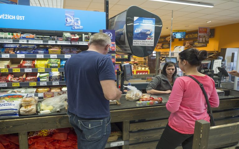 Všemi používaná potravina náhle brutálně zdražuje. Musíme si udělat zásoby, jinak nás to brzy položí 1 supermarket pas