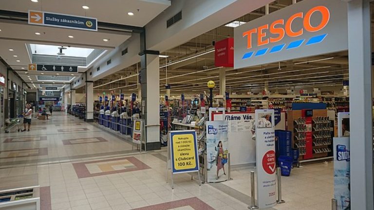 Tesco rozjelo masivní slevy. Něco takového tady nebylo léta, až 50% slevy na klíčové potraviny. Kdo dřív přijde, ten dřív bere 1 tesco supermarket cesko