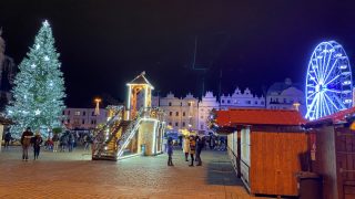 Letošní vánoční trhy jsou extrémně předražené, na jídlo však Češi stejně stojí fronty. Za langoš zaplatíte přes 200 Kč