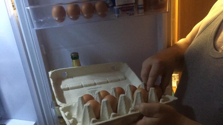 Vánoce bez cukroví: Vajíčka nemusí být k dostání. Češi je berou útokem, už teď nakupují zásoby 1 vejce cena lednice vejce