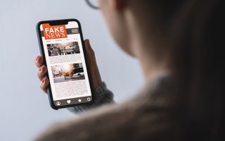 Lidé hojně sdílí video, které tvrdí, že je možné člověka klonovat. Jde o hoax