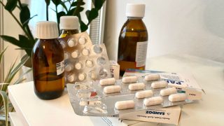 Nedostatek léků v Česku: Muž sháněl antibiotika pět dní. K obyčejné chřipce se nakonec přidal i zápal plic
