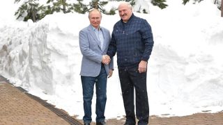 Lukašenko je Putinův věrný služebník. K jeho poslednímu kroku se vyjádřili už i Američané