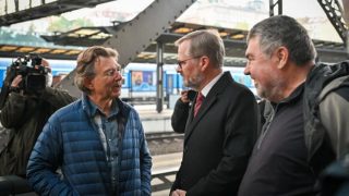 Drahota nedopadá na každého: Politici si zase přidávají platy. Zaplatí jim je už tradičně daňoví poplatníci