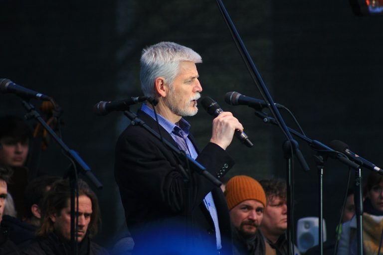 Prezidentskými volbami žije i dezinformační scéna. Terčem je hlavně Pavel 1 petr pavel mikrofon