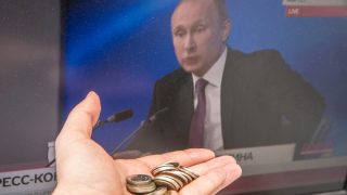 Devátý balíček sankcí: EU se dohodla na další ráně pro Rusko
