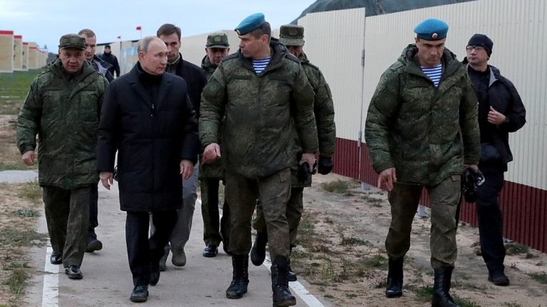 Putin je v paralýze: Bojí se stále víc o svůj život. Nové důkazy přibývají 1 putin v terenu