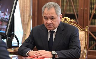 Ministr Šojgu se chce zavděčit Putinovi. Na frontu poslal vlastní armádu. Ta má údajně za úkol konkurovat Wagnerovcům