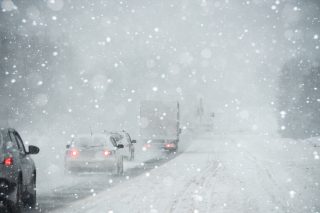 Když je venku špatné počasí, někteří lidé nemusí do práce. Spousta Čechů o tom neví