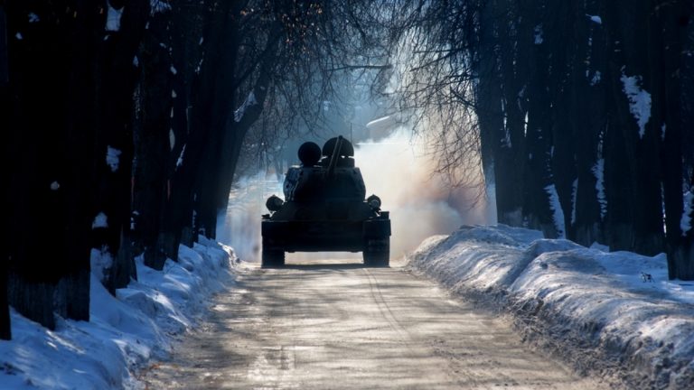 Rusům se stále daří ničit ukrajinskou infrastrukturu. Začátek roku rozhodne, zda bude válka nadále pokračovat 1 tank rusko zima valka