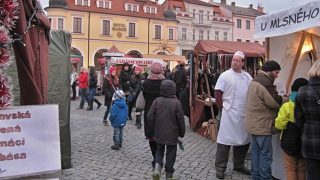 Oblíbená sváteční pochoutka na trzích za skoro 300 korun? Atmosféra vánočních trhů už bude jenom pro bohaté