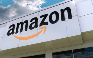 Krize začíná dopadat i na největší firmy. Amazon hodlá propustit tisíce lidí