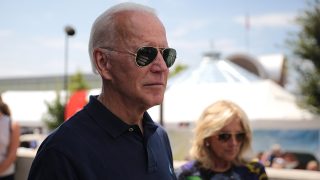 Biden zvažuje při příležitosti prvního výročí války na Ukrajině zásadní návštěvu