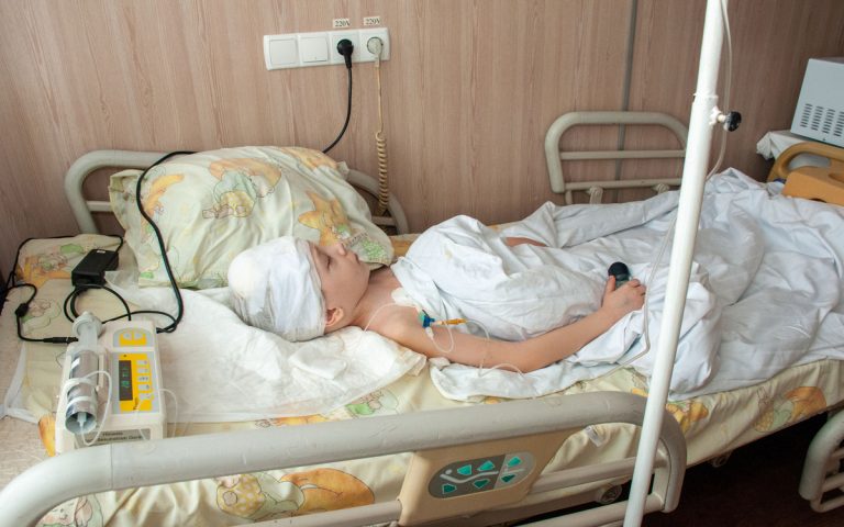 Putinova armáda se neštítí páchat i ta největší zvěrstva: Na svědomí má životy stovky dětí 1 dite valka ukrajina